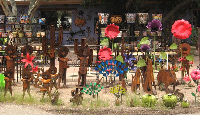 AZ-Tubac-art-shop_FlickrGothEric_680 An art shop in Tubac, Arizona. Photo by Goth Eric via Flickr