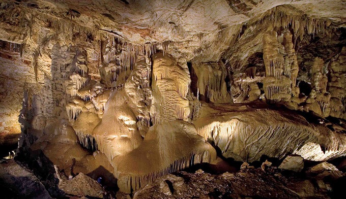 AZ-Kartchner-Caverns-Big-Room_WikiMikeLewis_680 The Big Room at Kartchner Caverns
