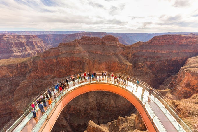 Skywalk_CaitlinMadisonKirkman_LeibowitzSolo_GCW_680 People on the Skywalk at Grand Canyon West.
