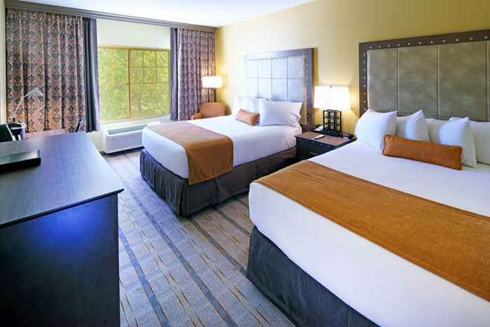 GCRailwayHotel-DeluxeGuestRoom_XanterraParksAndResorts_700 Deluxe Room at the Grand Canyon Railway Hotel