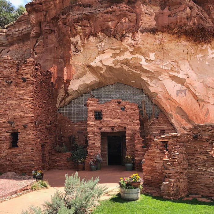 KanabKaneCty-MoquiCave-exterior_courtesy_700v Moqui Cave near Kanab in Kane County, Utah