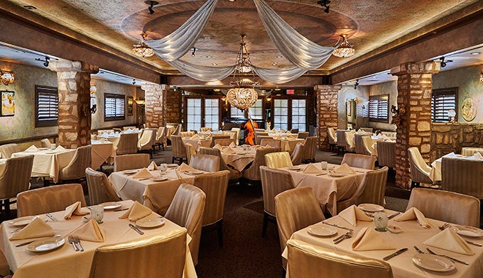 Sadona-Dahl-DiLuca-Dining_ScottYates_CleverHouseMedia_680 Sedona's Dahl & DiLuca Restaurant. Photo by Scott Yates courtesy of Clever House Media
