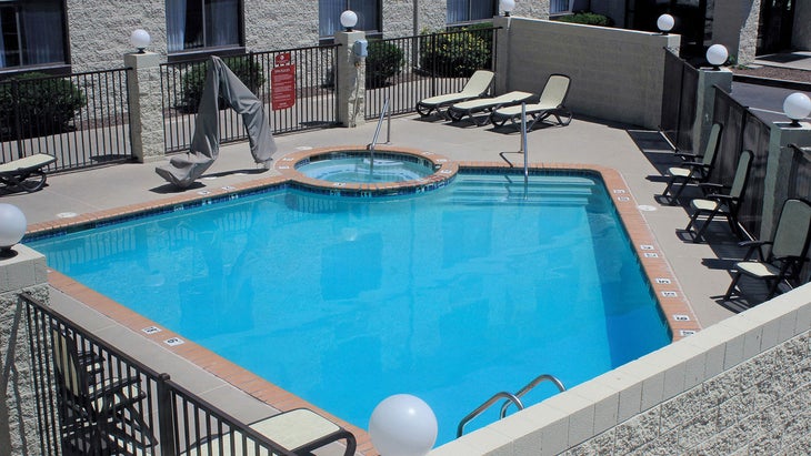 Red Feather Lodge outdoor pool and hot tub