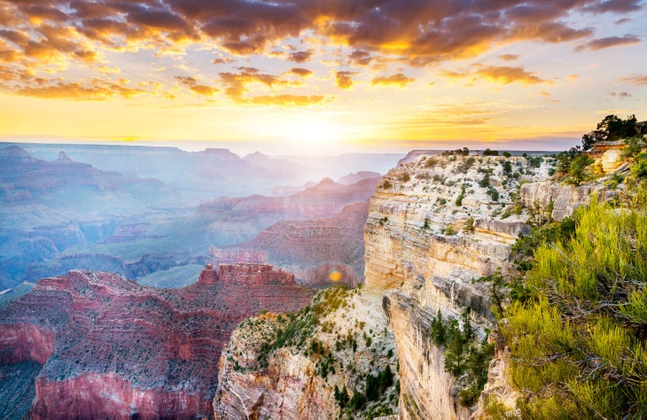 Sunrise at Hopi Point on the South Rim of the Grand Canyon