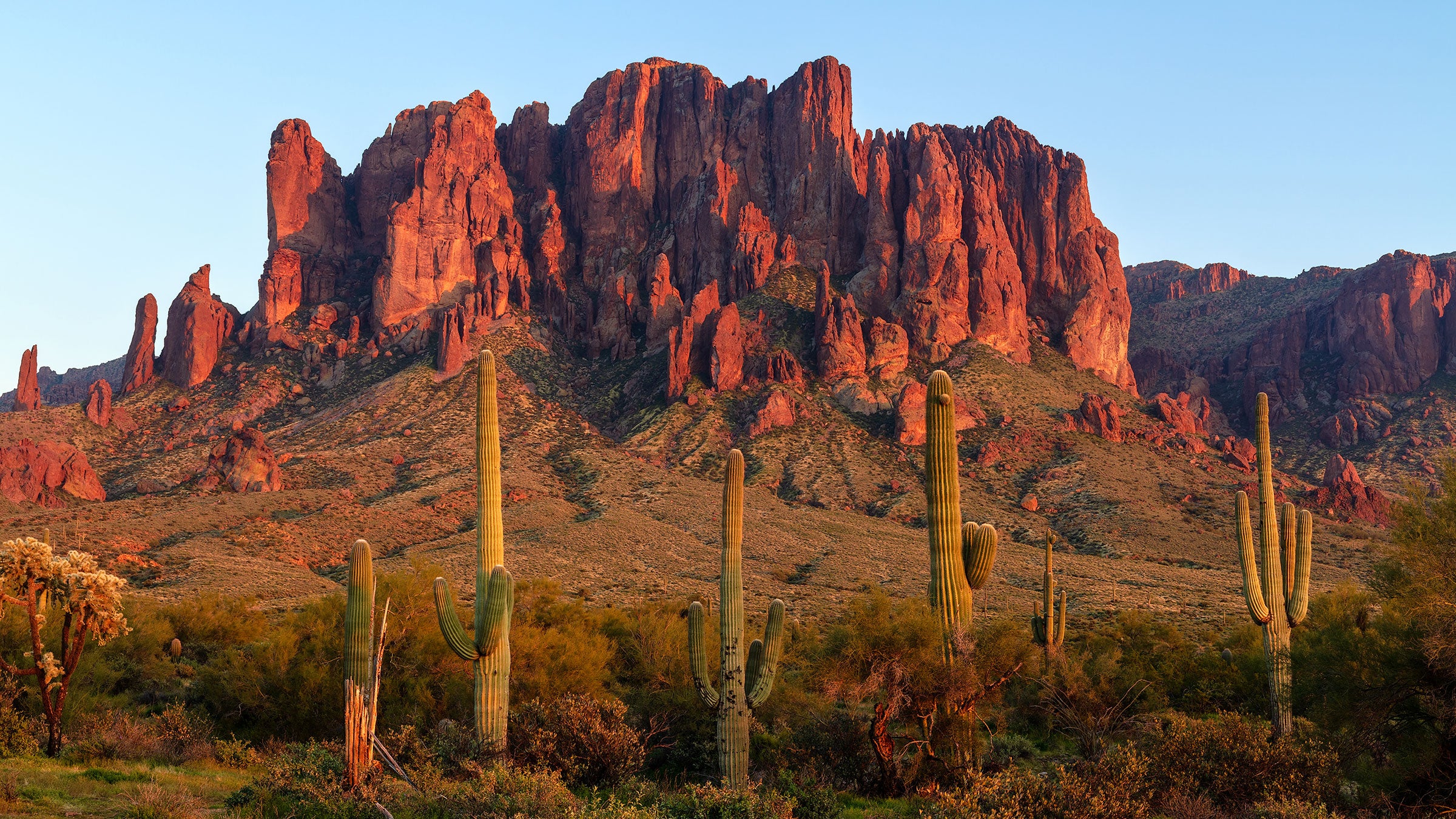 Superstition Mountains in Lost Dutchman State Park